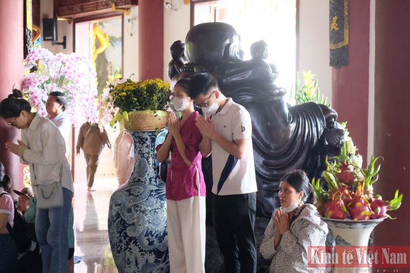 Dòng người nườm nượp lên chùa Linh Ứng Đà Nẵng dịp lễ 30/4 – 1/5 Dòng người nườm nượp lên chùa Linh Ứng Đà Nẵng dịp lễ 30/4 – 1/5