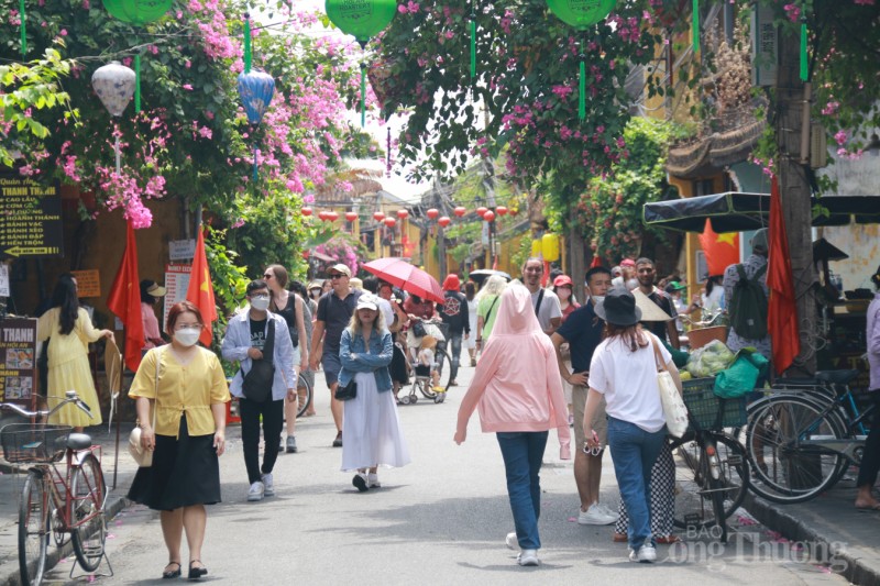 Hội An chật kín du khách trong dịp lễ 30/4 – 1/5