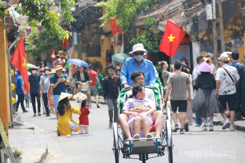 Hội An chật kín du khách trong dịp lễ 30/4 – 1/5