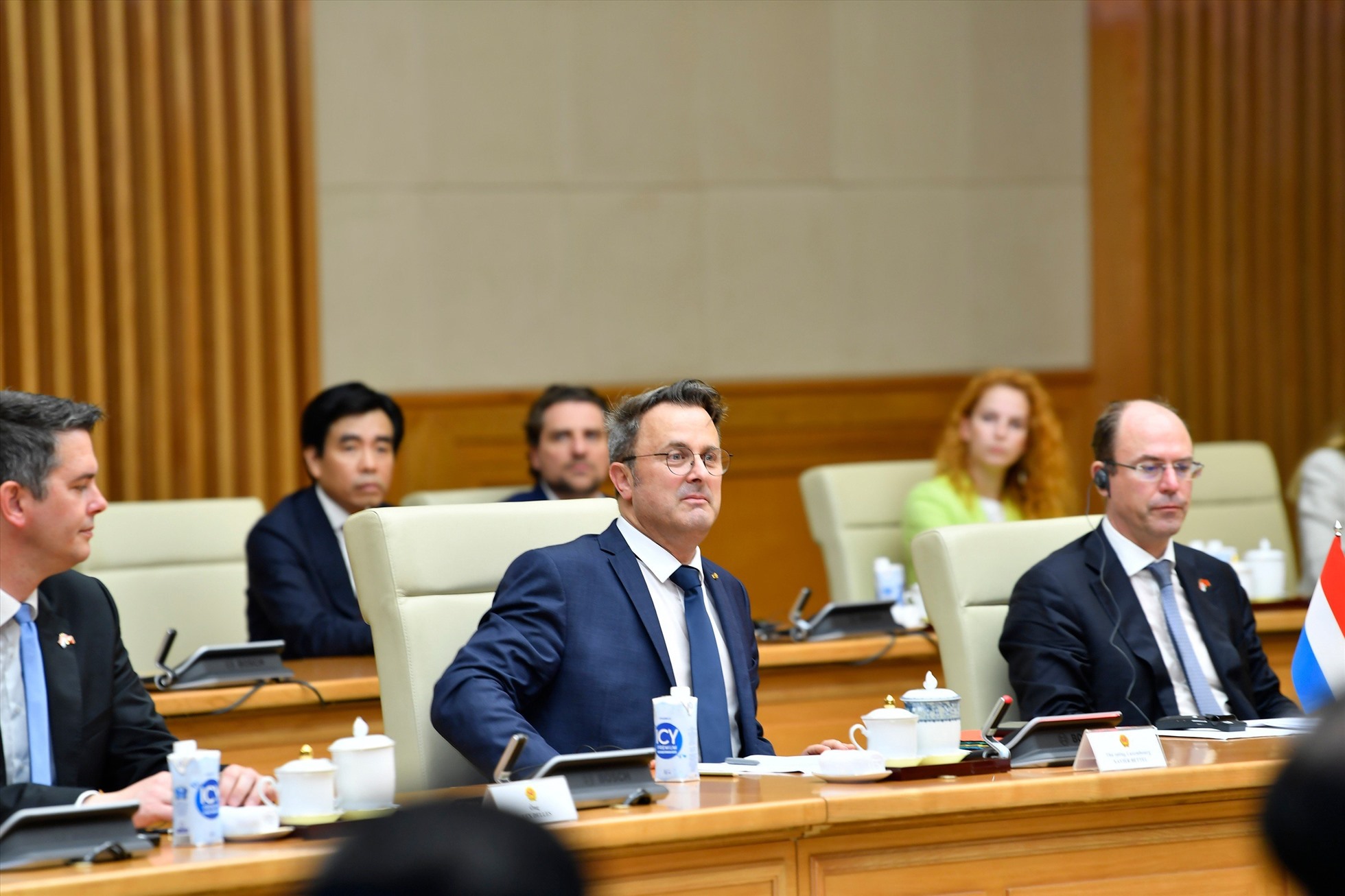 Thủ tướng Phạm Minh Chính đón Thủ tướng Đại Công quốc Luxembourg Xavier Bettel. Ảnh: TTXVN