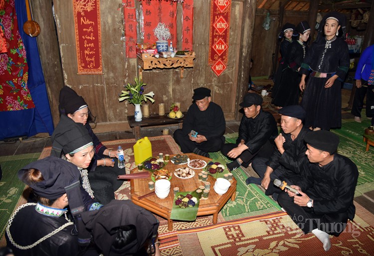 Độc lạ món xôi bảy màu của dân tộc Nùng Dín Độc lạ món xôi bảy màu của dân tộc Nùng Dín