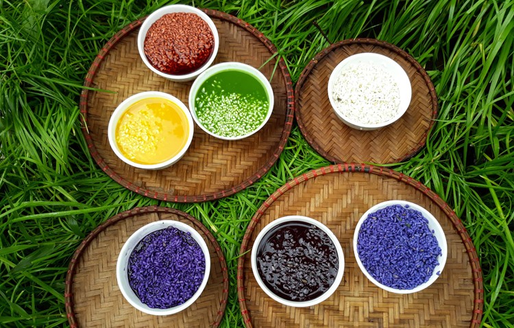 Độc lạ món xôi bảy màu của dân tộc Nùng Dín Độc lạ món xôi bảy màu của dân tộc Nùng Dín