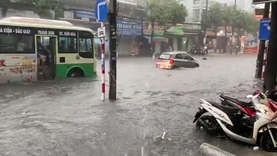 dong nai mua lon gay ngap lut hon 7600 ho dan mat dien