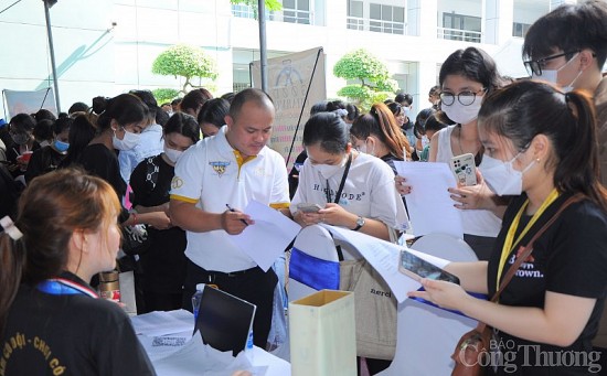 60 doanh nghiệp tuyển dụng hàng nghìn việc làm tại ngày hội tuyển dụng IUH