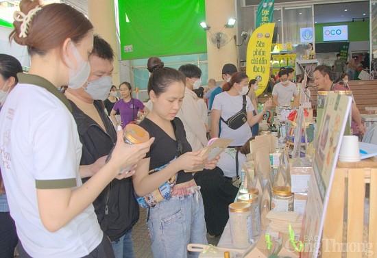phien cho xanh tu te hang tram san pham nong dac san phuc vu nguoi tieu dung tp ho chi minh