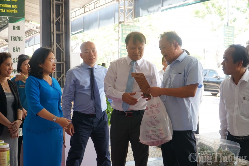 Tham tán thương mại “bắc nhịp cầu” cho doanh nghiệp xuất khẩu vươn ra thế giới