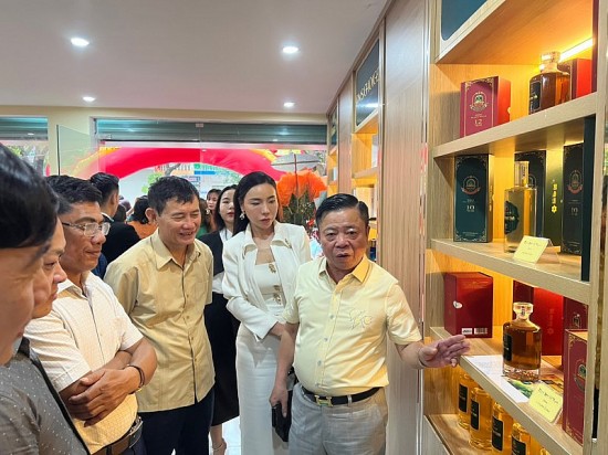 tap doan y duoc sam ngoc linh viet nam khai truong showroom tai quang binh
