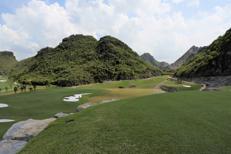 Hố số 15 sân gôn Legend Valley Country Club