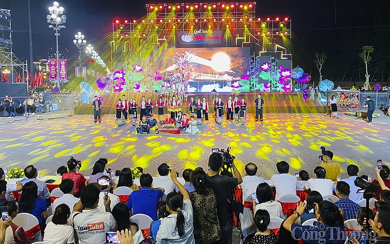 Rực rỡ sắc màu trong lễ hội carnival đường phố Nghệ An