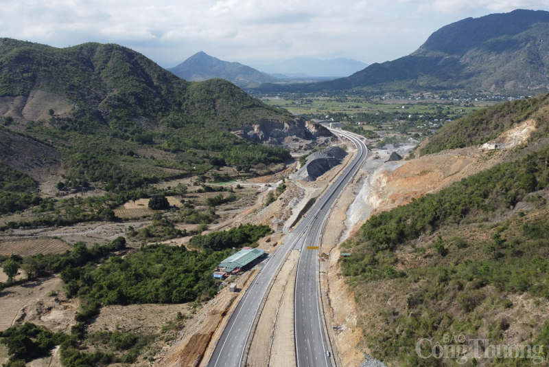 Cận cảnh cao tốc Nha Trang – Cam Lâm trước ngày thông xe