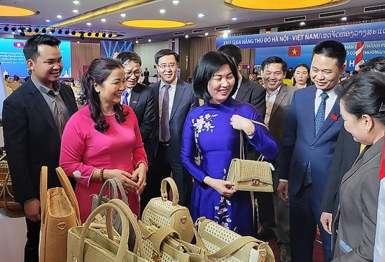 ha noivieng chan ket noi tieu thu san pham phat trien lang nghe