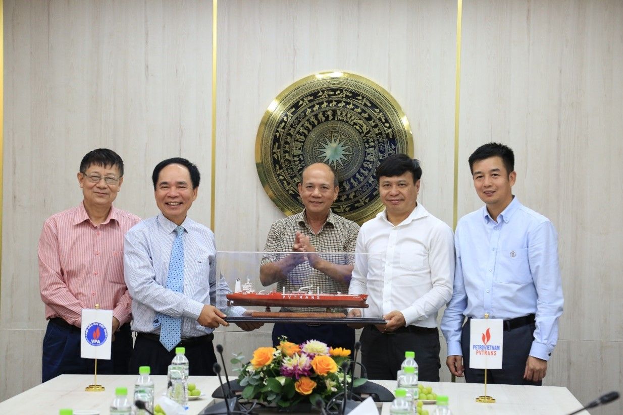 Hội Dầu khí Việt Nam và Tổng công ty CP Vận tải Dầu khí ký kết thỏa thuận hợp tác