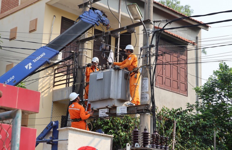 Ngành điện Bắc miền Trung: Nhiều nỗ lực trong cung ứng và tiết kiệm điện