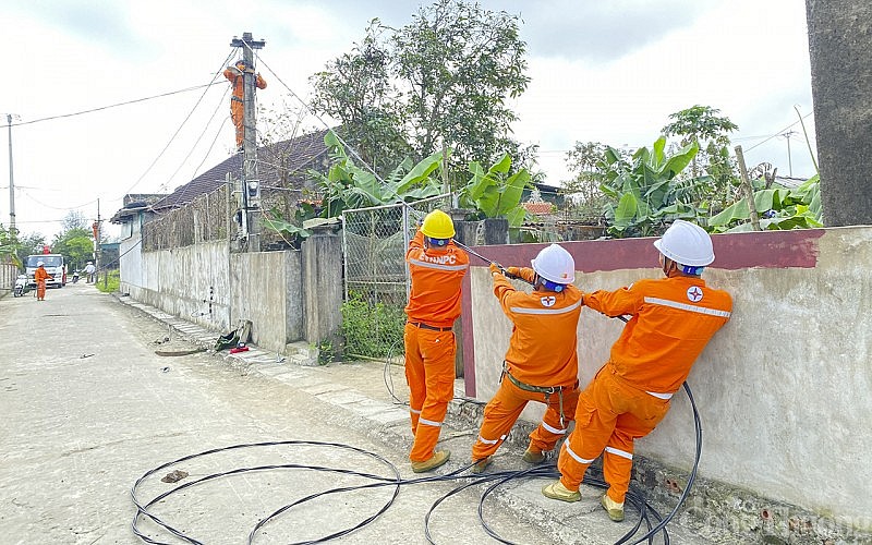 Nắng nóng, thủy điện thiếu nước: Điện lực Hà Tĩnh kêu gọi tiết kiệm điện