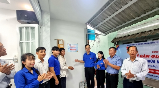 Đoàn Thanh niên PV GAS trao tặng Nhà tình bạn tại Thị trấn Nhà Bè