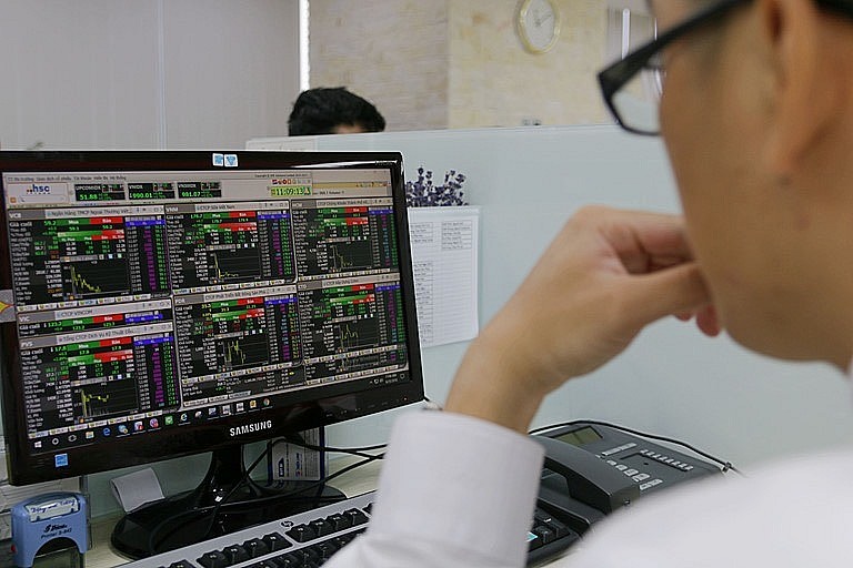Nhà đầu tư kỳ vọng VN-index vượt ngưỡng 1.100 điểm. Ảnh: Gia Miêu