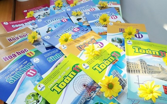 qua cham tre chon sach giao khoa lop 4 8 11 nha truong lo lang phu huynh sot ruot