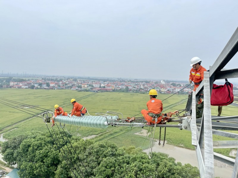 Để không mất điện: Hãy tiết kiệm điện