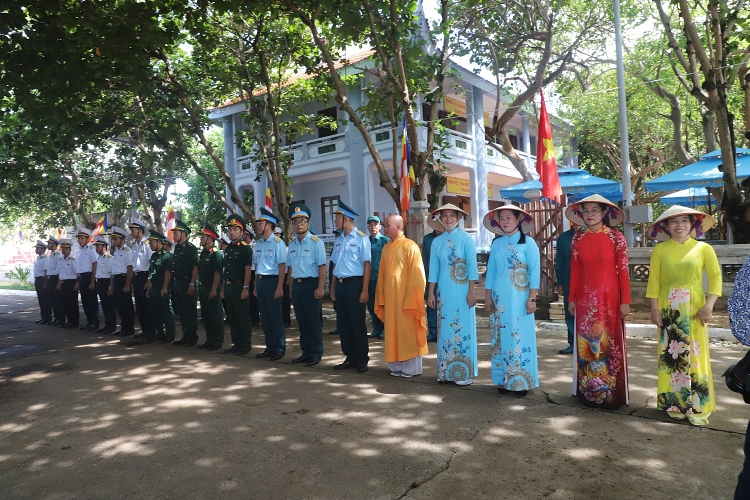 Tập đoàn Dầu khí Việt Nam thăm cán bộ chiến sĩ, người dân tại huyện đảo Trường Sa và Nhà giàn DK1/20