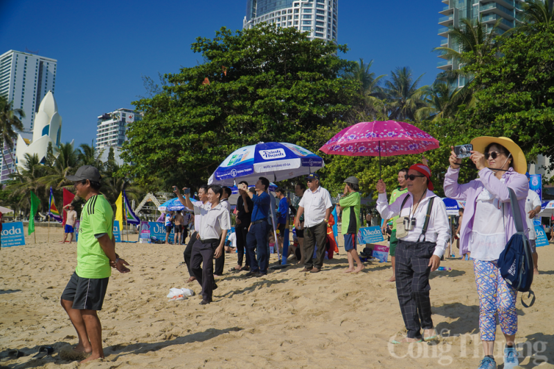 Thú vị hội thi bơi thúng, lắc thúng tại thành phố Nha Trang Thú vị hội thi bơi thúng, lắc thúng tại thành phố Nha Trang