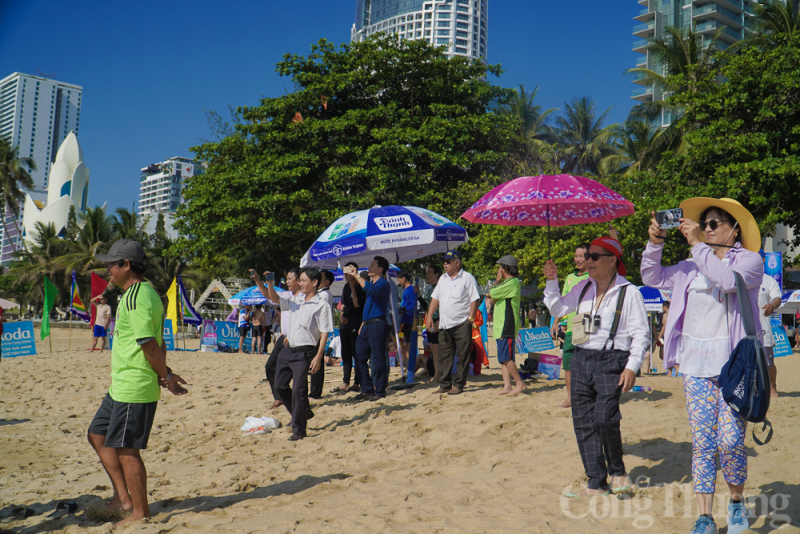 Thú vị hội thi bơi thúng, lắc thúng tại thành phố Nha Trang