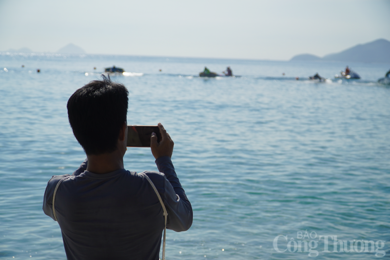 Thú vị hội thi bơi thúng, lắc thúng tại thành phố Nha Trang Thú vị hội thi bơi thúng, lắc thúng tại thành phố Nha Trang