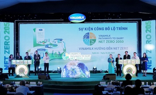 Vinamilk là công ty sữa đầu tiên tại Việt Nam có nhà máy và trang trại đạt chứng nhận trung hòa Carbon