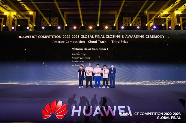 3 sinh viên Việt Nam giành giải Ba cuộc thi Huawei ICT Competition 2022-2023