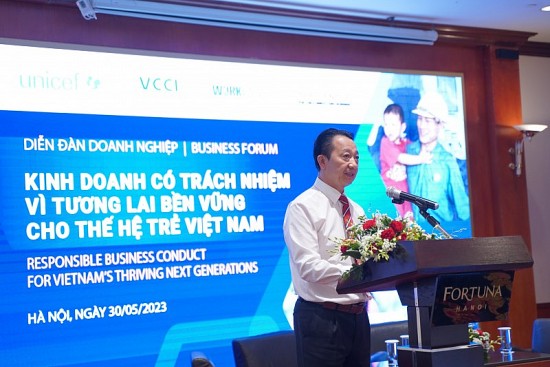 Kinh doanh có trách nhiệm vì tương lai bền vững của thế hệ trẻ Việt Nam