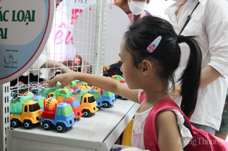 Tết Thiếu nhi sớm cho các em nhỏ tại bệnh viện Phụ sản Nhi Đà Nẵng
