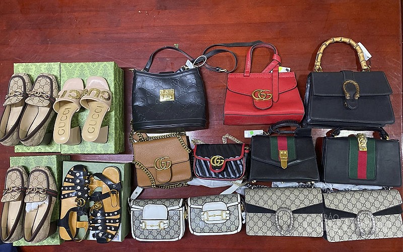 Tạm giữ lượng lớn sản phẩm giả Gucci, Christan Dior, LV, Adidas... ở Hà Tĩnh