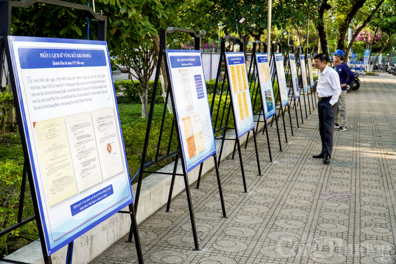Trưng bày 52 tài liệu ghi chép liên quan đến lịch sử tỉnh Khánh Hòa Trưng bày 52 tài liệu ghi chép liên quan đến lịch sử tỉnh Khánh Hòa