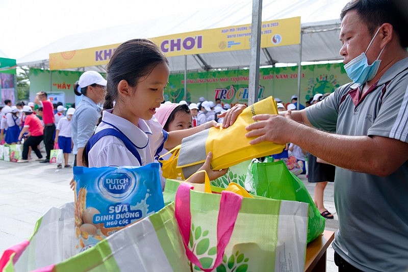 Doanh nghiệp sữa cô gái Hà Lan hưởng ứng ngày môi trường Thế giới tại tỉnh Bình Dương