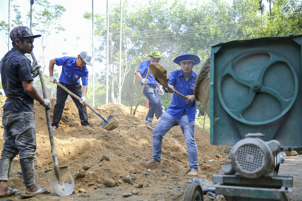 Tuổi trẻ BSR xung kích trong chiến dịch Thanh niên tình nguyện hè năm 2023 của tỉnh Quảng Ngãi