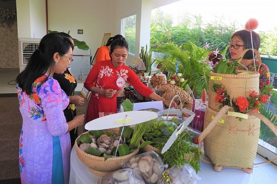 lan toa phong trao phu nu giup nhau lam kinh te xoa doi giam ngheo