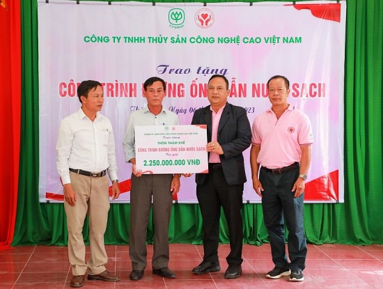 aavn dua nuoc sach den cho ba con thon tham khe tinh quang tri