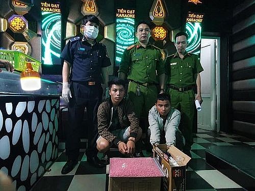 bat hai doi tuong nguoi nuoc ngoai van chuyen trai phep chat ma tuy vao viet nam