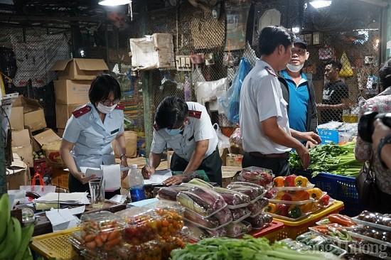 "Nóng" chuyện an toàn thực phẩm: Bảo vệ người tiêu dùng bằng cách nào?