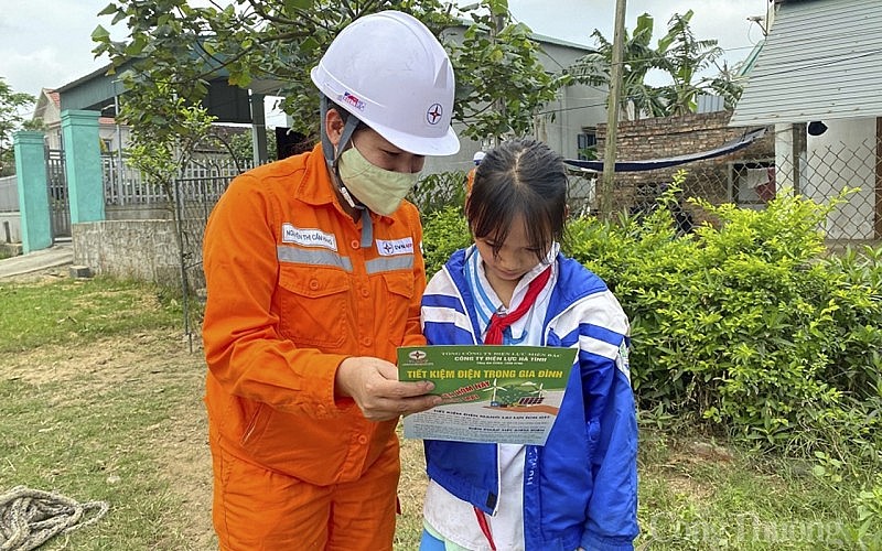 Chủ tịch UBND tỉnh Hà Tĩnh yêu cầu người dân, cơ quan nhà nước và doanh nghiệp đồng lòng tiết kiệm điện