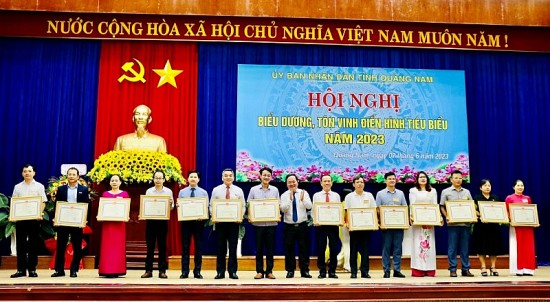 Công ty Cổ phần Thủy điện A Vương được biểu dương, tôn vinh điển hình tiêu biểu năm 2023