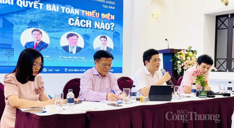 Giải bài toán thiếu điện: Cách nào?