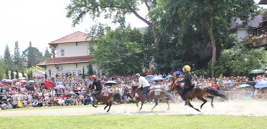 Hấp dẫn chung kết giải đua ngựa thồ trên miền cao nguyên trắng Bắc Hà