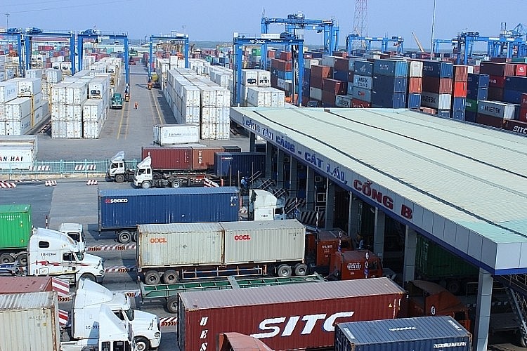 Hoạt động xuất nhập khẩu tại cảng Cát Lái (TPHCM). 