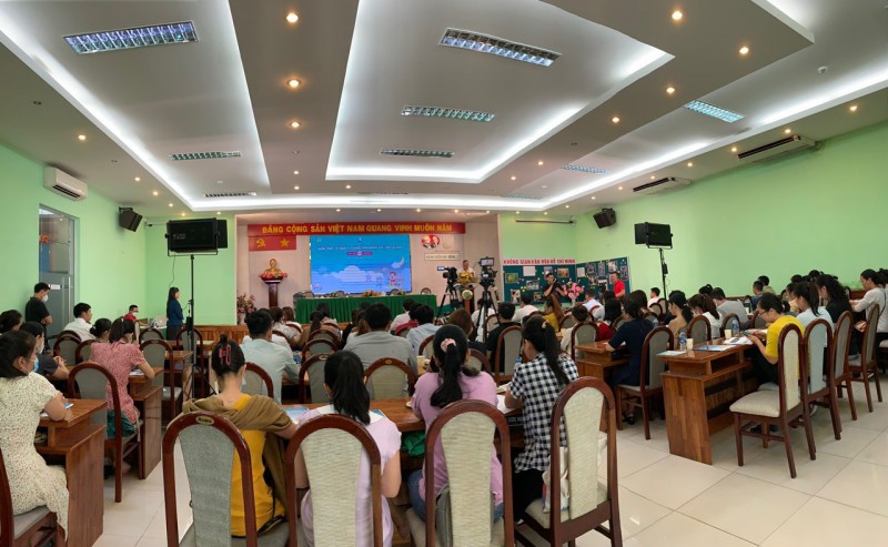 Tập huấn giáo dục nhận thức bệnh, hướng dẫn chăm sóc trẻ teo cơ tủy tại nhà