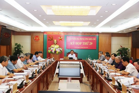 uy ban kiem tra trung uong thi hanh ky luat dang mot so dang vien