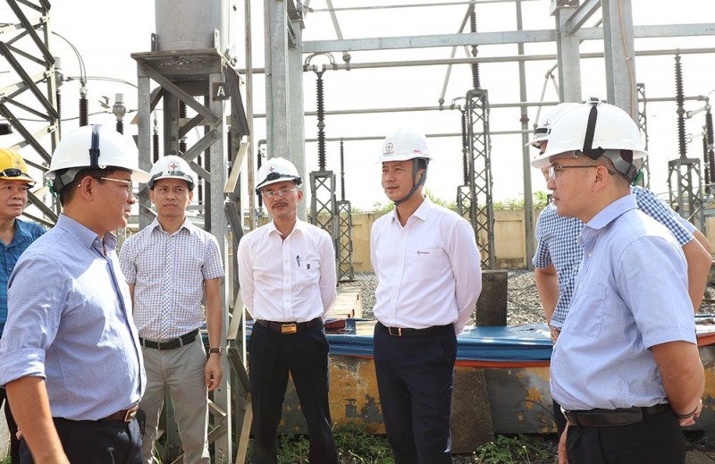 Đóng điện thay thế máy biến áp AT2 trạm biến áp 500kV Hòa Bình