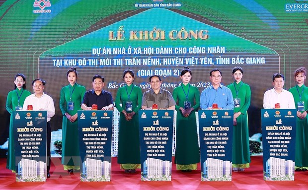 Bac Giang: Khanh thanh cau Nhu Nguyet va khoi cong du an nha o xa hoi hinh anh 2