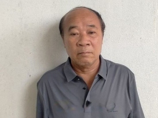 bat tam giam giam doc cong ty bao hiem truc loi 450 trieu dong