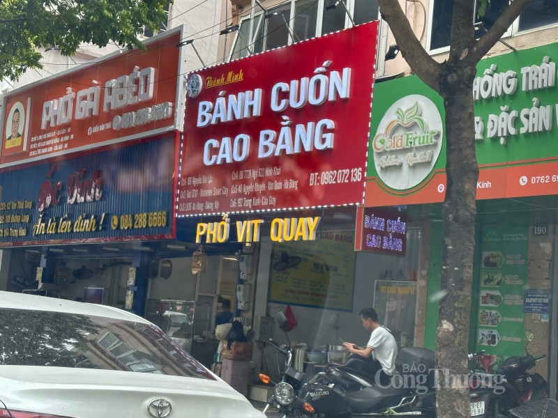 Hà Nội: Hàng loạt thương hiệu, cửa hàng "trưng" điện sáng giữa ban ngày