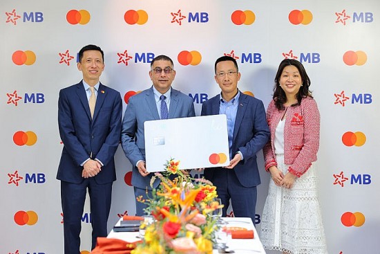 mb va mastercard cong bo hop tac toan dien